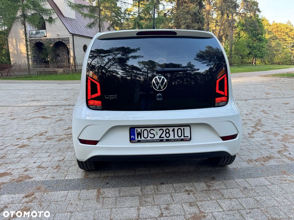 Volkswagen up! Active - 6