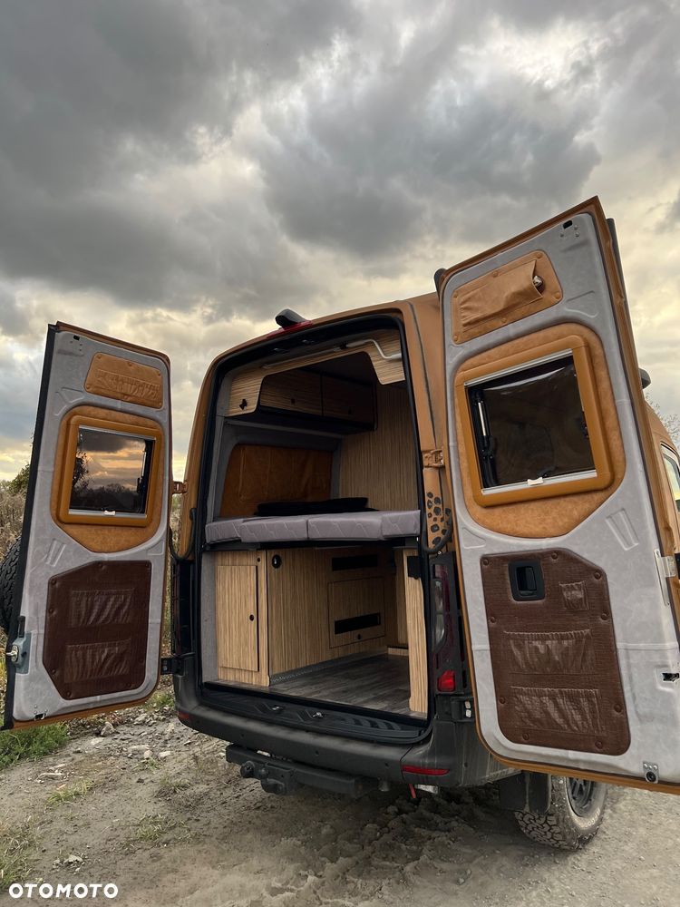 Mercedes-Benz Sprinter - 10