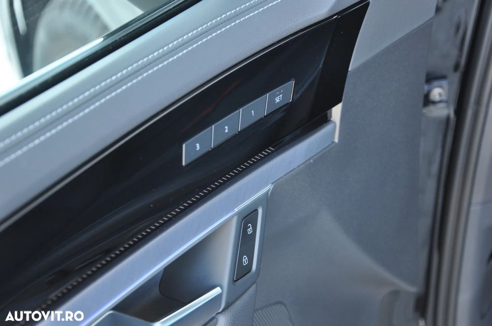 Volkswagen Touareg V6 TDI 4MOTION R-Line - 12