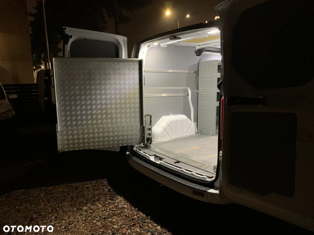 Ford CUSTOM LIMITED EDITION KOMFORT+ REF. KSENONOWE PLUS LEDOWE, NAWIGACJA, KAMERA, PARKTRONIKI, ZABUDOWA SERWIS, WARSZTAT, WINDA - RAMPA NAJAZD TRANSPORTOWY - 16