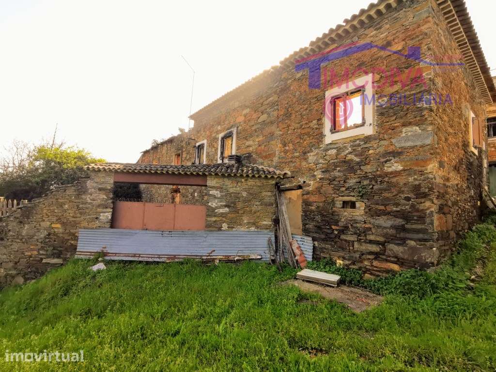 Moradia para reconstrução, com piscina e logradouro próximo de Cast... - Grande imagem: 3/15