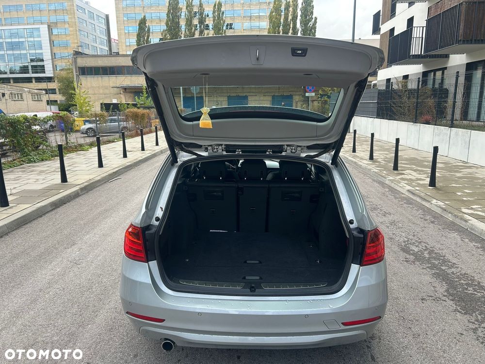 BMW Seria 3 318d Luxury Line - 22