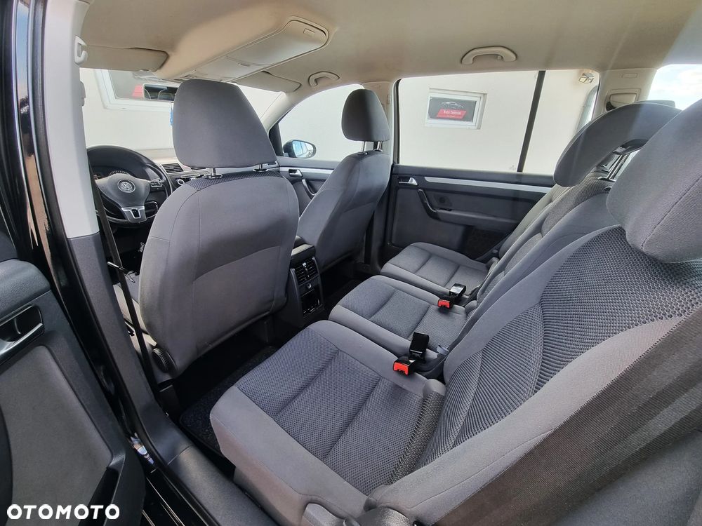 Volkswagen Touran - 12