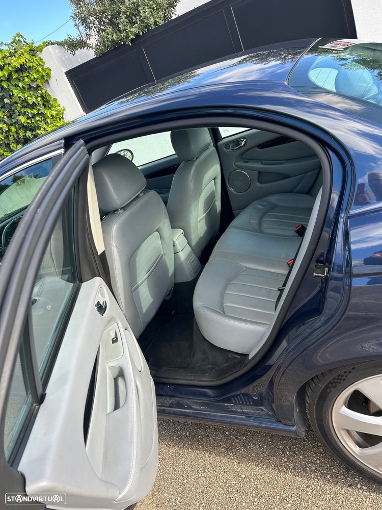 Jaguar X-Type 3.0 V6 Executive - 7