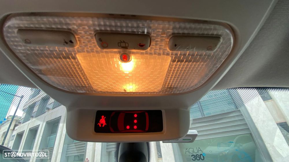 Peugeot 3008 1.6 HDi Executive CMP6 - 31