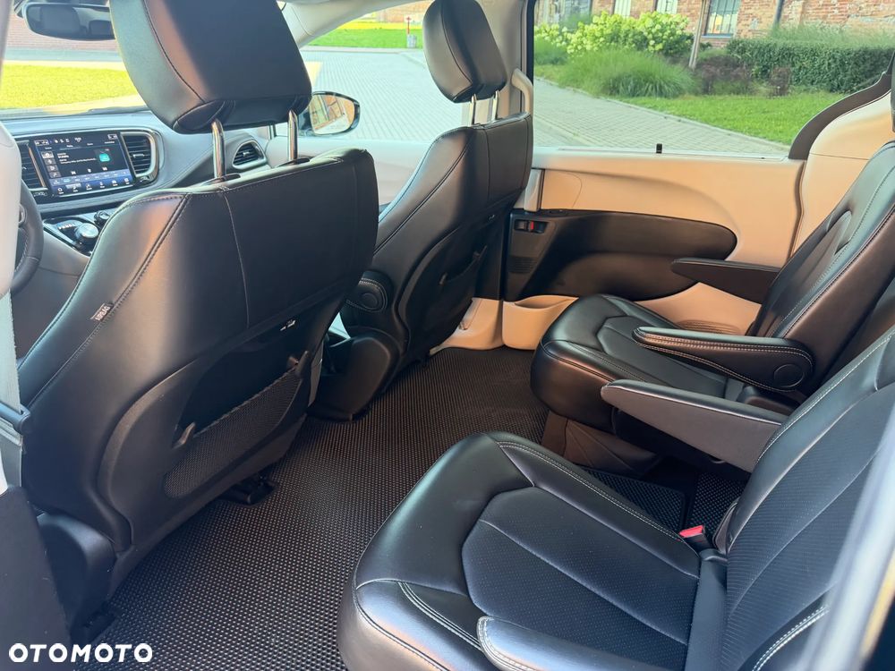 Chrysler Pacifica - 21