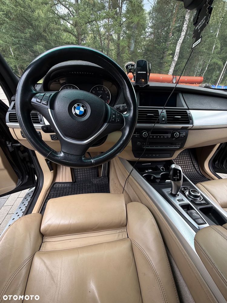 BMW X5 4.8i xDrive - 14