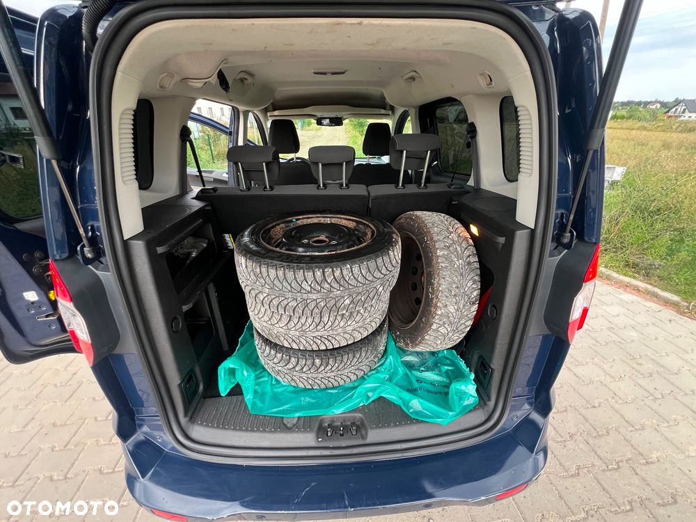 Ford Tourneo Courier - 26