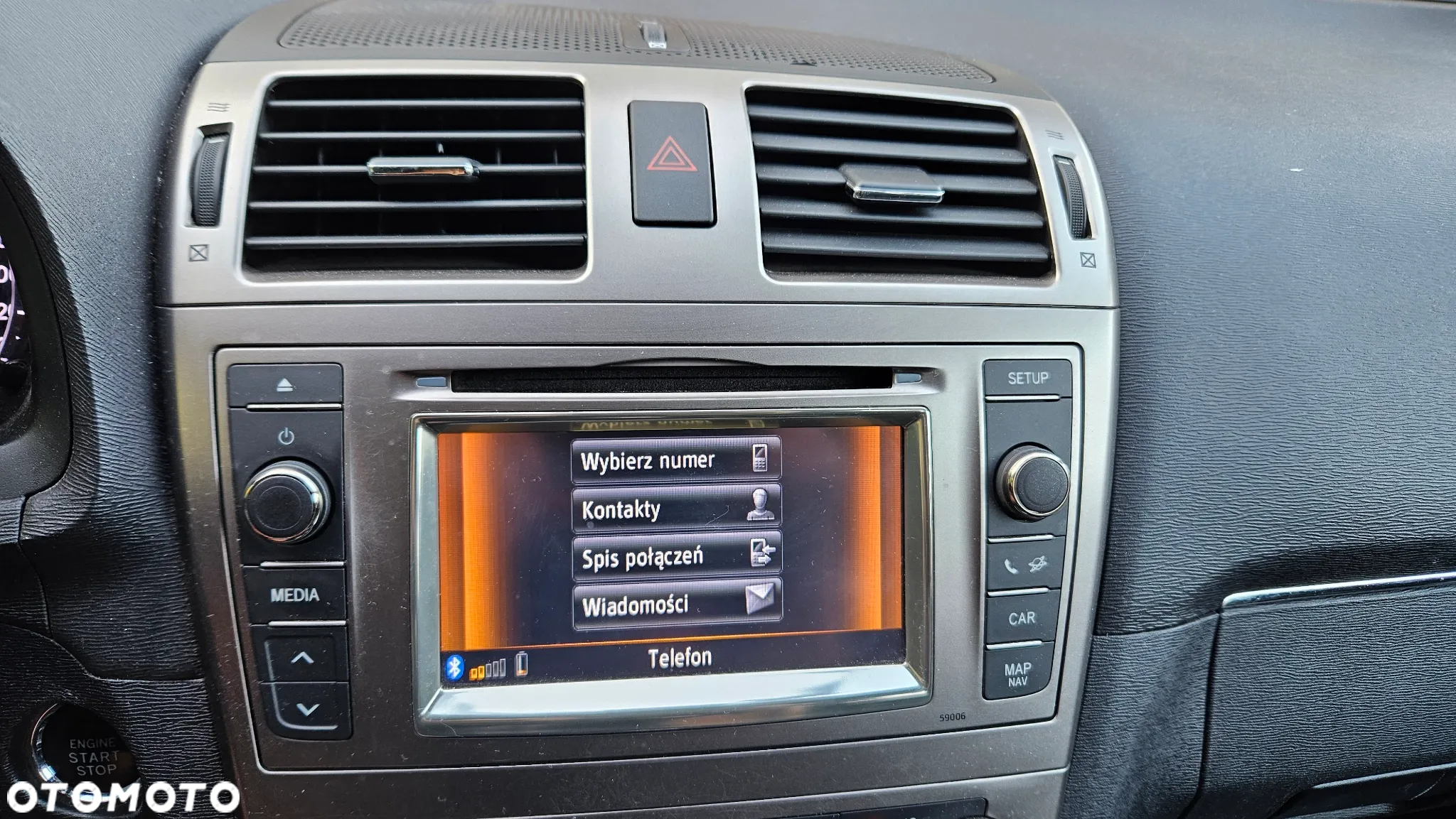 Toyota Avensis 2.0 Premium - 12