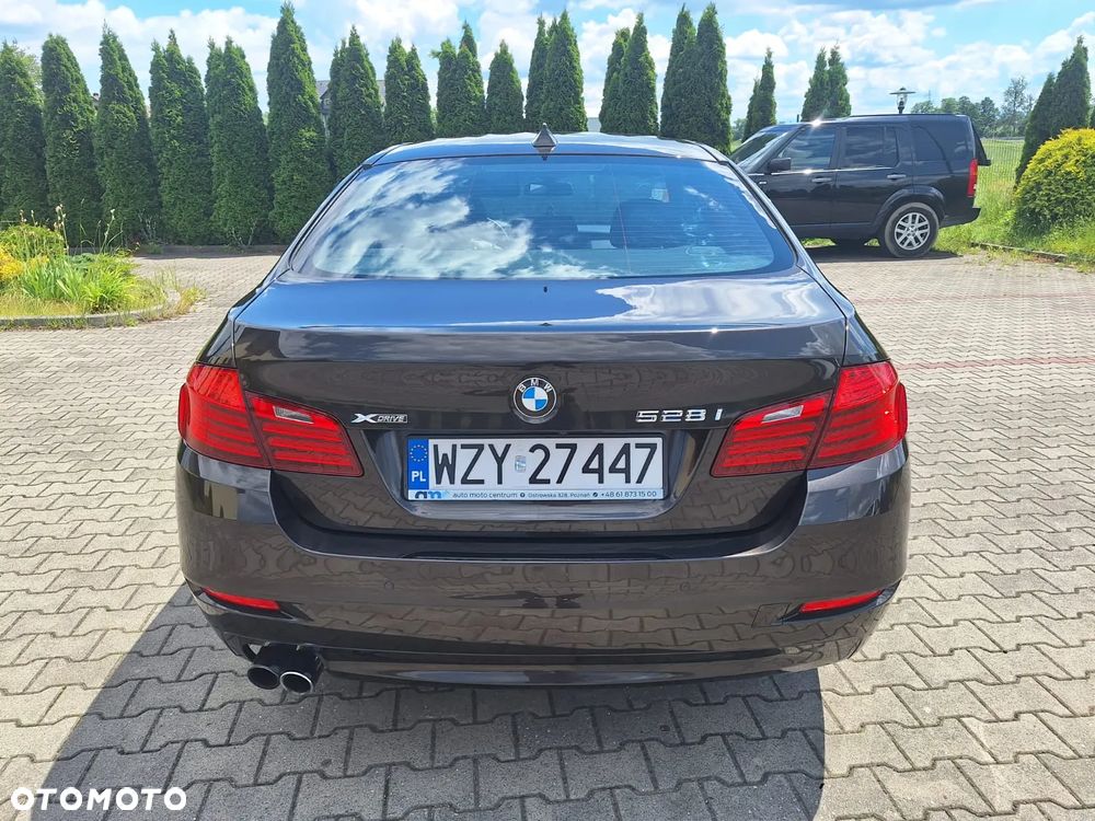 BMW Seria 5 528i xDrive Sport-Aut Luxury Line - 8