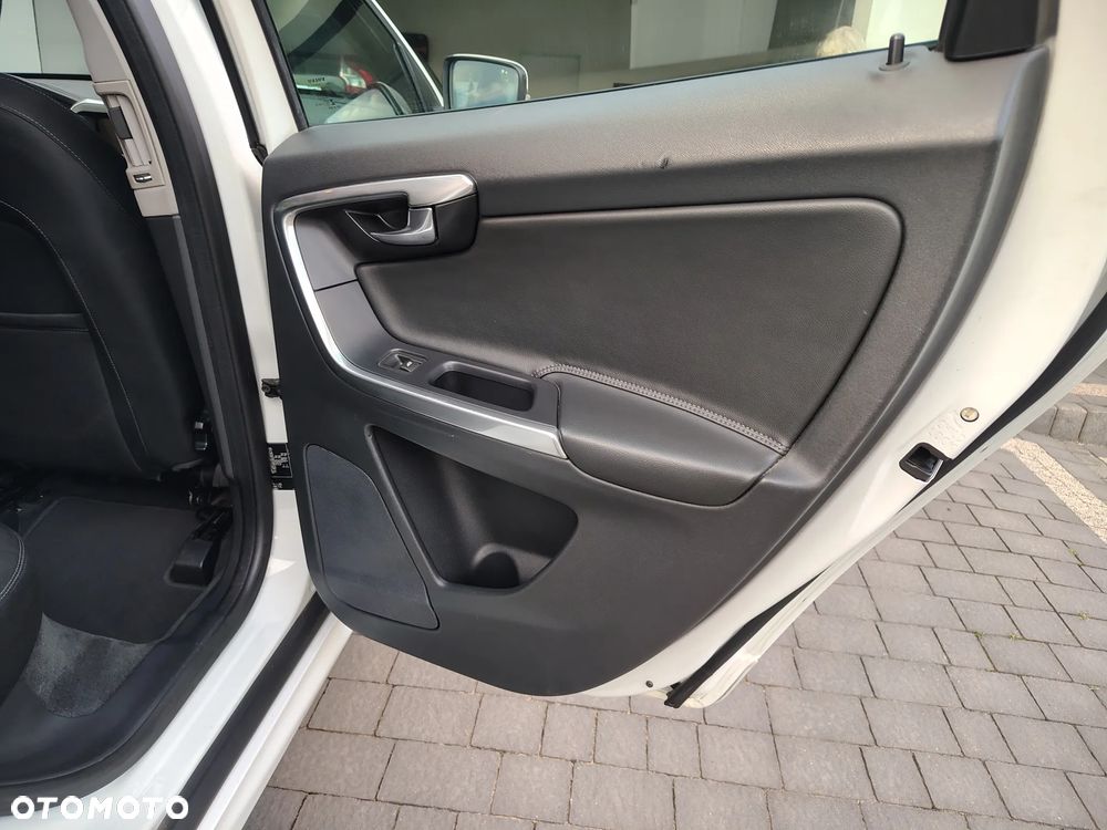 Volvo XC 60 D3 Drive-E Kinetic - 18