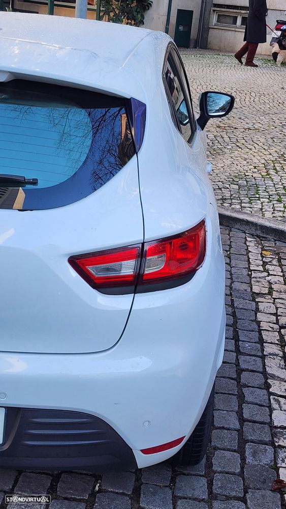 Renault Clio 1.2 16V 75 LIMITED - 10