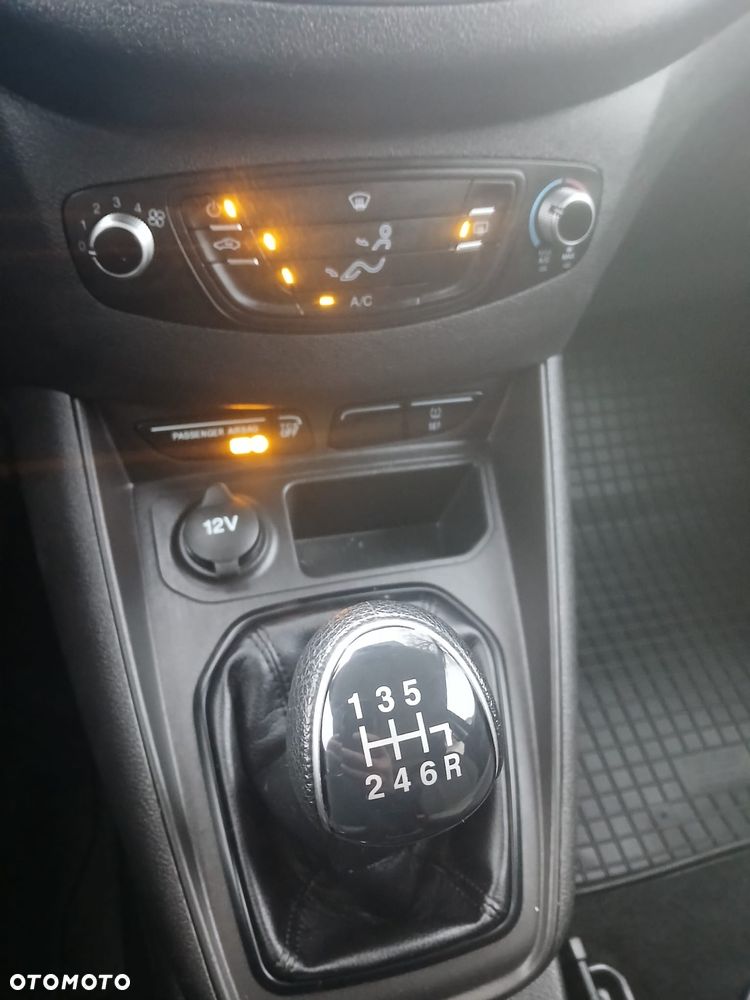 Ford Tourneo Courier - 32