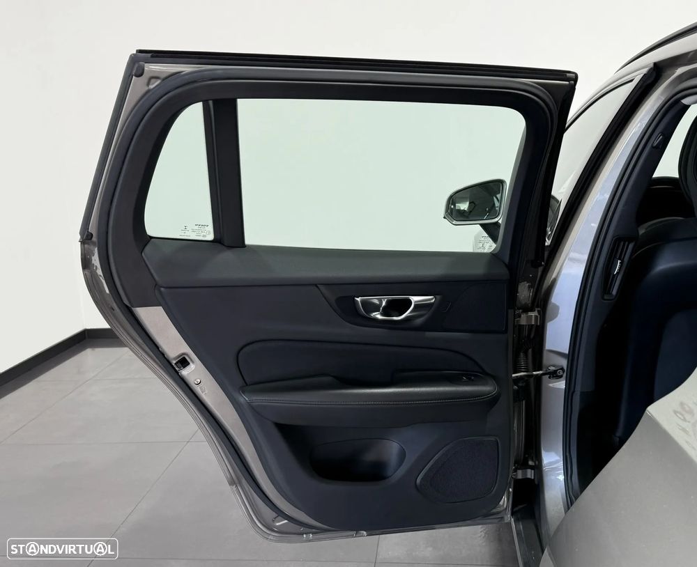 Volvo V60 2.0 D3 Momentum - 38