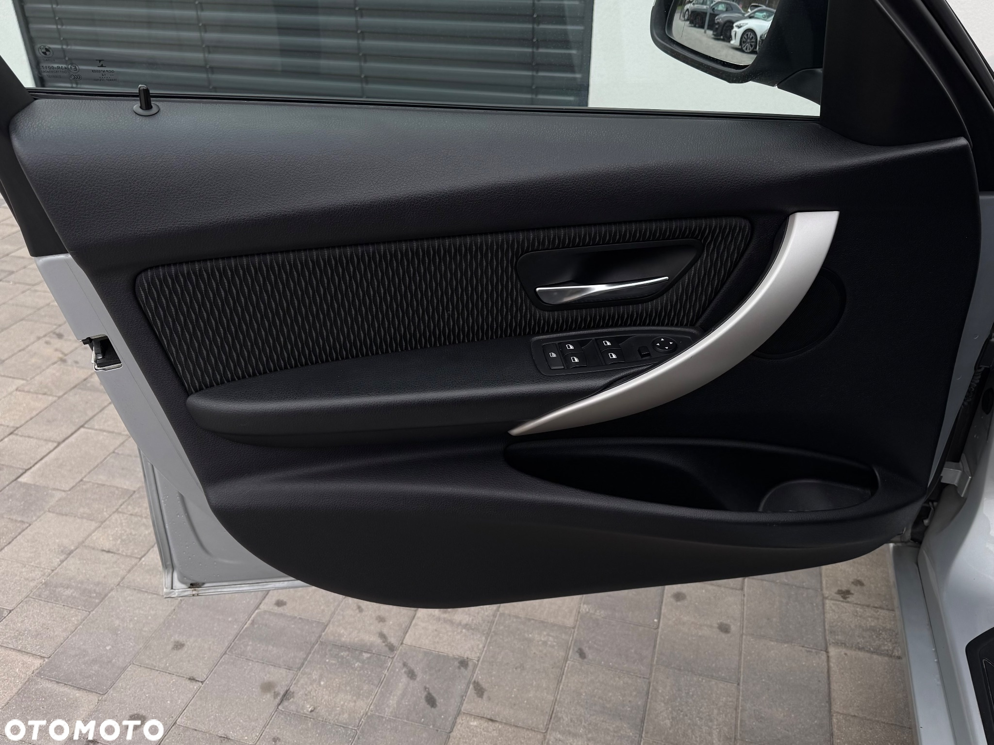 BMW Seria 3 318d Touring - 16
