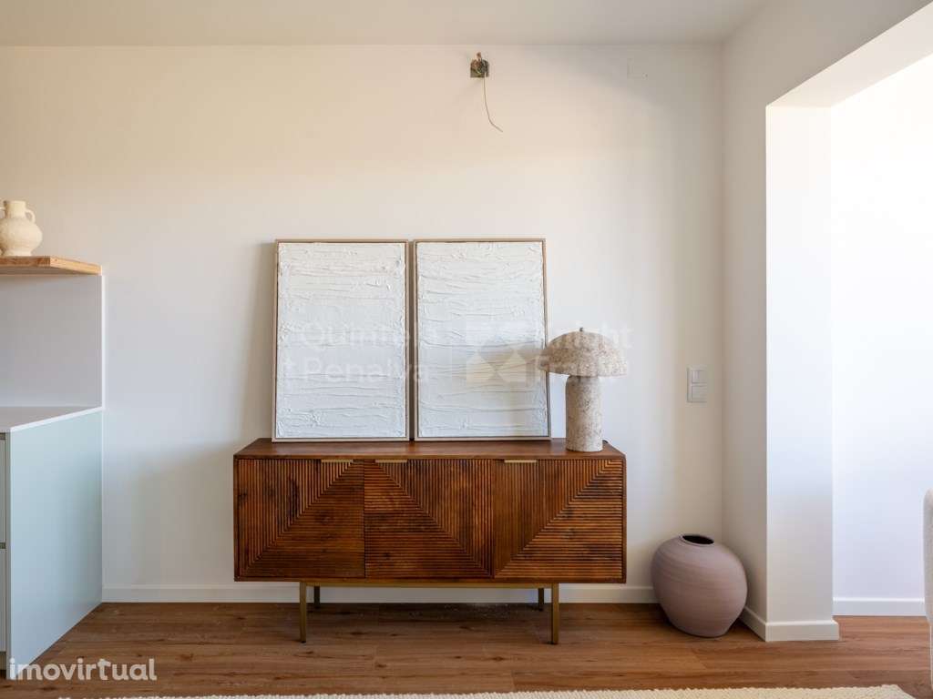 Apartamento T0 com vista mar totalmente renovado no centro do Estoril - Grande imagem: 4/25