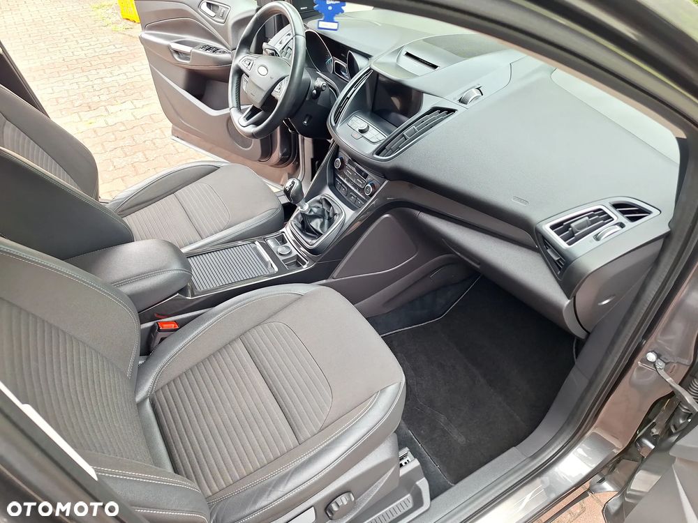Ford Kuga 1.5 EcoBoost 2x4 Titanium - 10