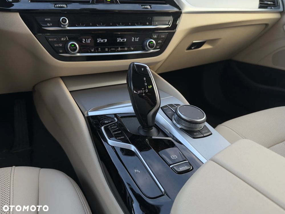 BMW Seria 5 530i xDrive - 6