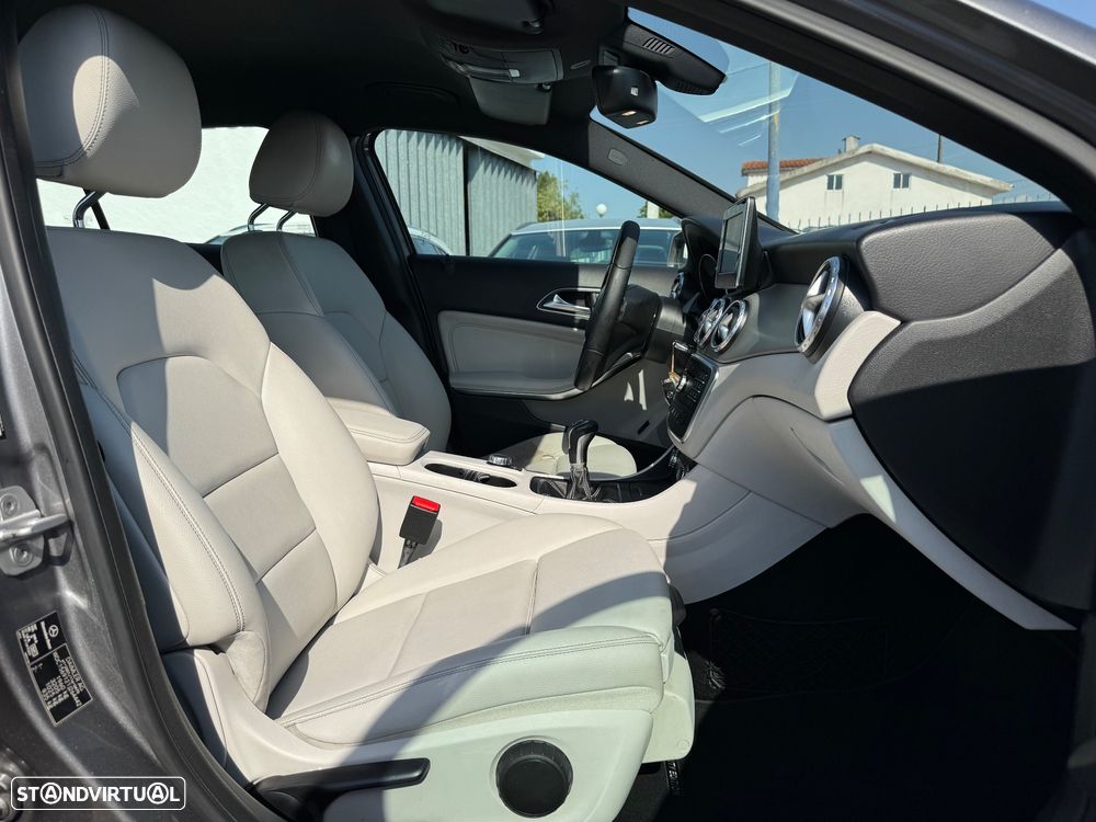 Mercedes-Benz GLA 180 d Urban - 32