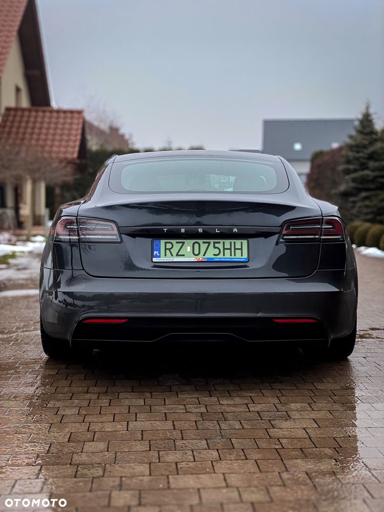 Tesla Model S - 36