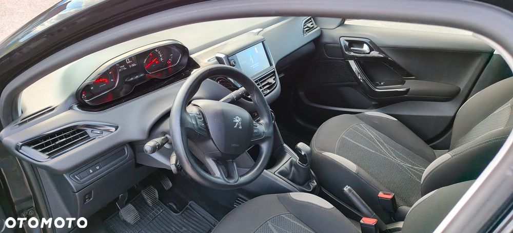 Peugeot 208 - 13