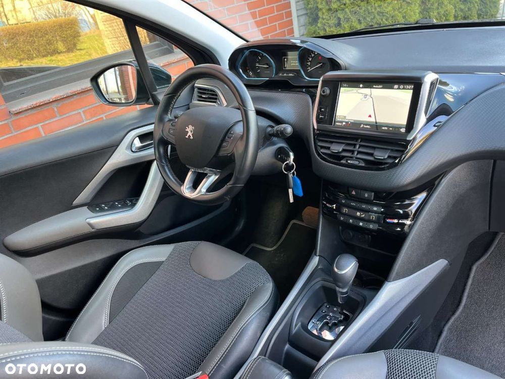 Peugeot 2008 1.2 Pure Tech GPF Allure S&S EAT6 - 7