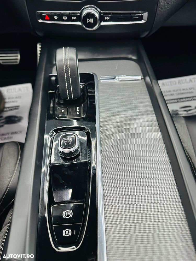 Volvo XC 60 B4 D Ultimate Dark - 28