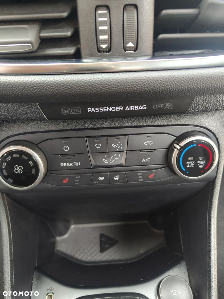Ford Fiesta 1.0 EcoBoost S&S TITANIUM - 9