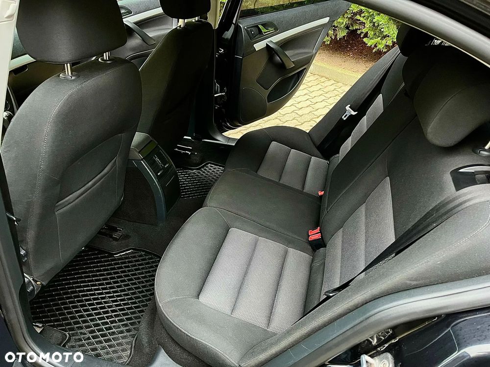 Skoda Octavia 1.6 Ambiente - 8