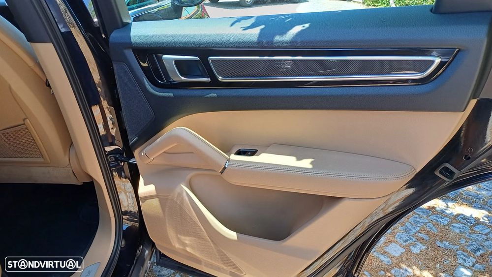 Porsche Cayenne E-Hybrid - 16