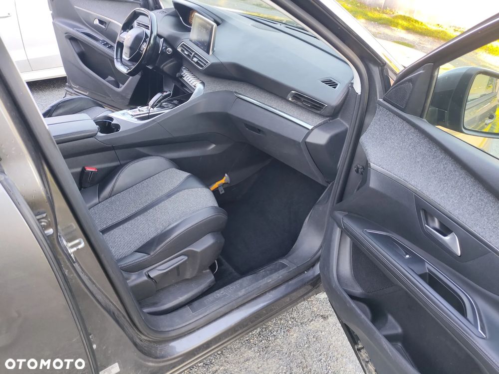 Peugeot 5008 1.6 BlueHDI Allure S&S EAT6 - 27