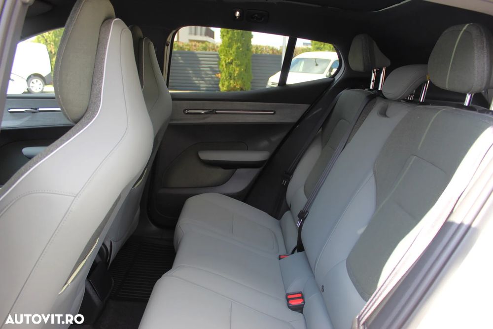 Volvo EX30 Twin Motor Performance AWD Ultra - 28