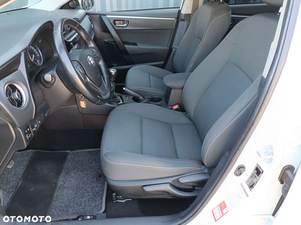 Toyota Corolla - 10