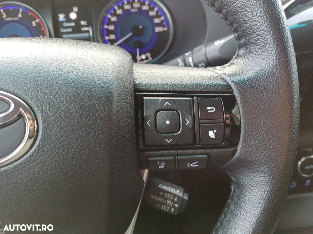 Toyota Hilux 4x4 Double Cab A/T Invincible - 24