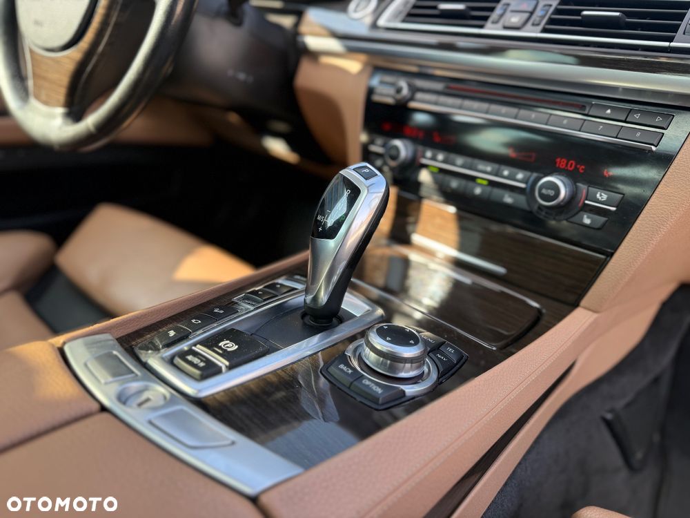 BMW Seria 7 750Li xDrive - 19