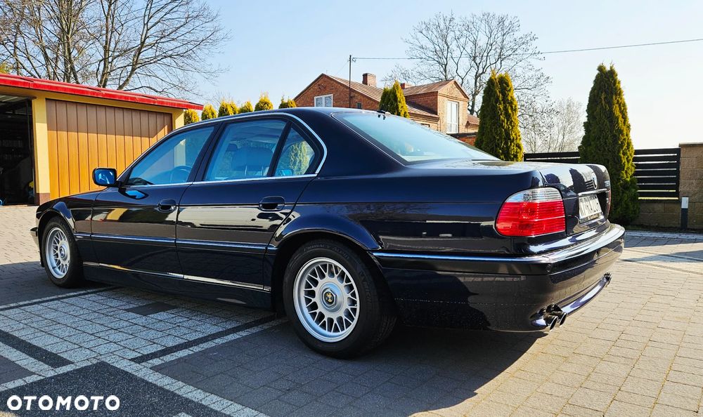BMW Seria 7 750i - 3