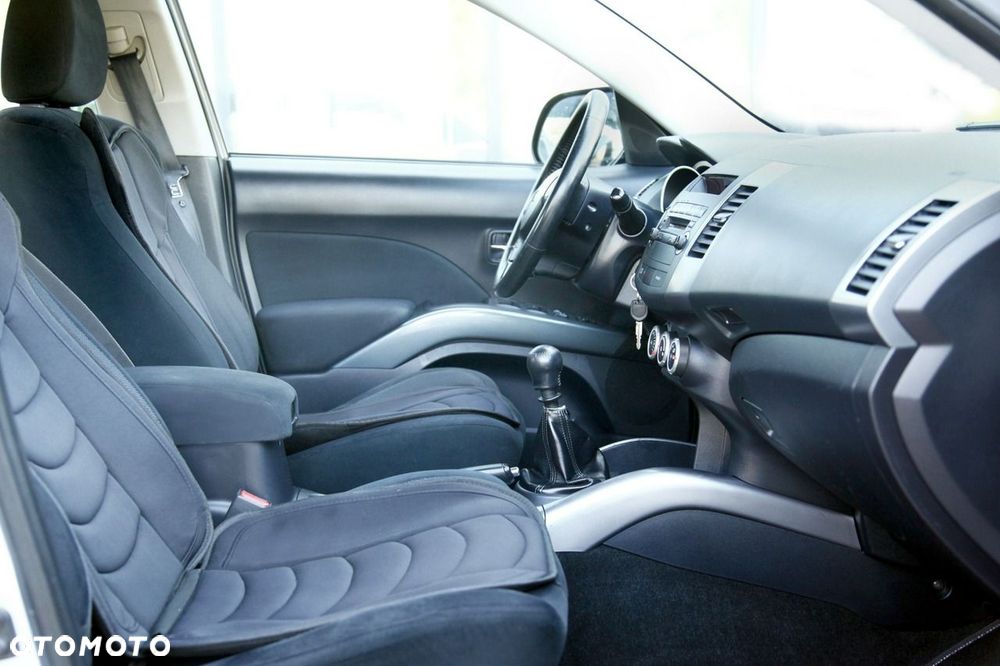 Mitsubishi Outlander - 13