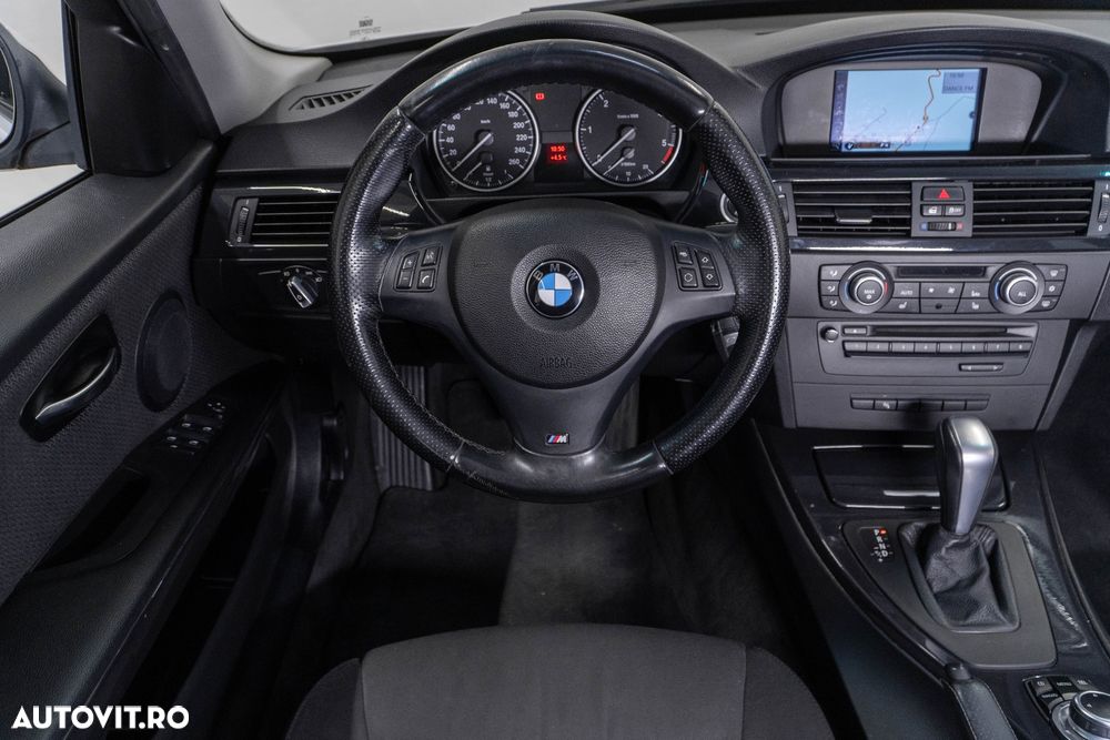 BMW Seria 3 318d DPF Touring Aut. - 12