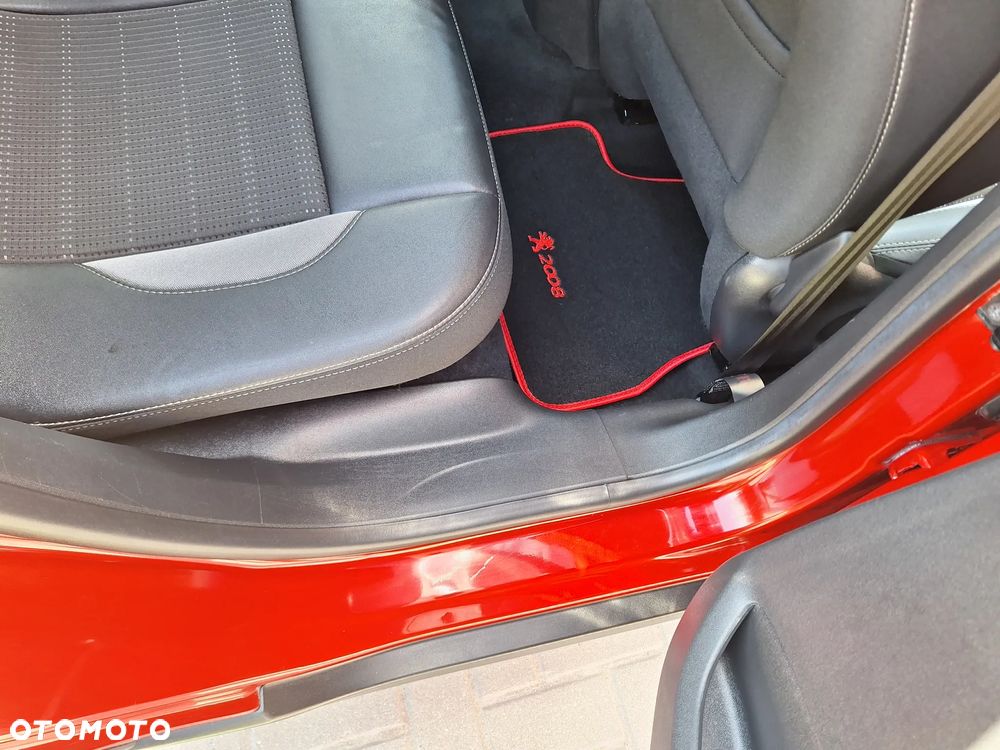 Peugeot 2008 1.6 BlueHDi Allure - 30