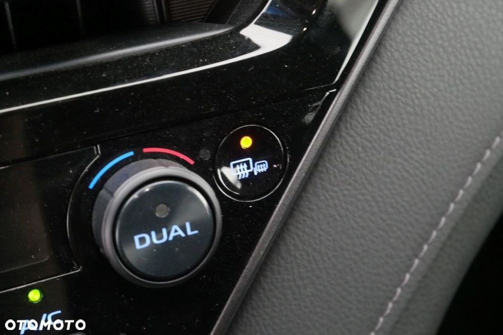 Toyota Camry 2.5 Hybrid Comfort CVT - 22