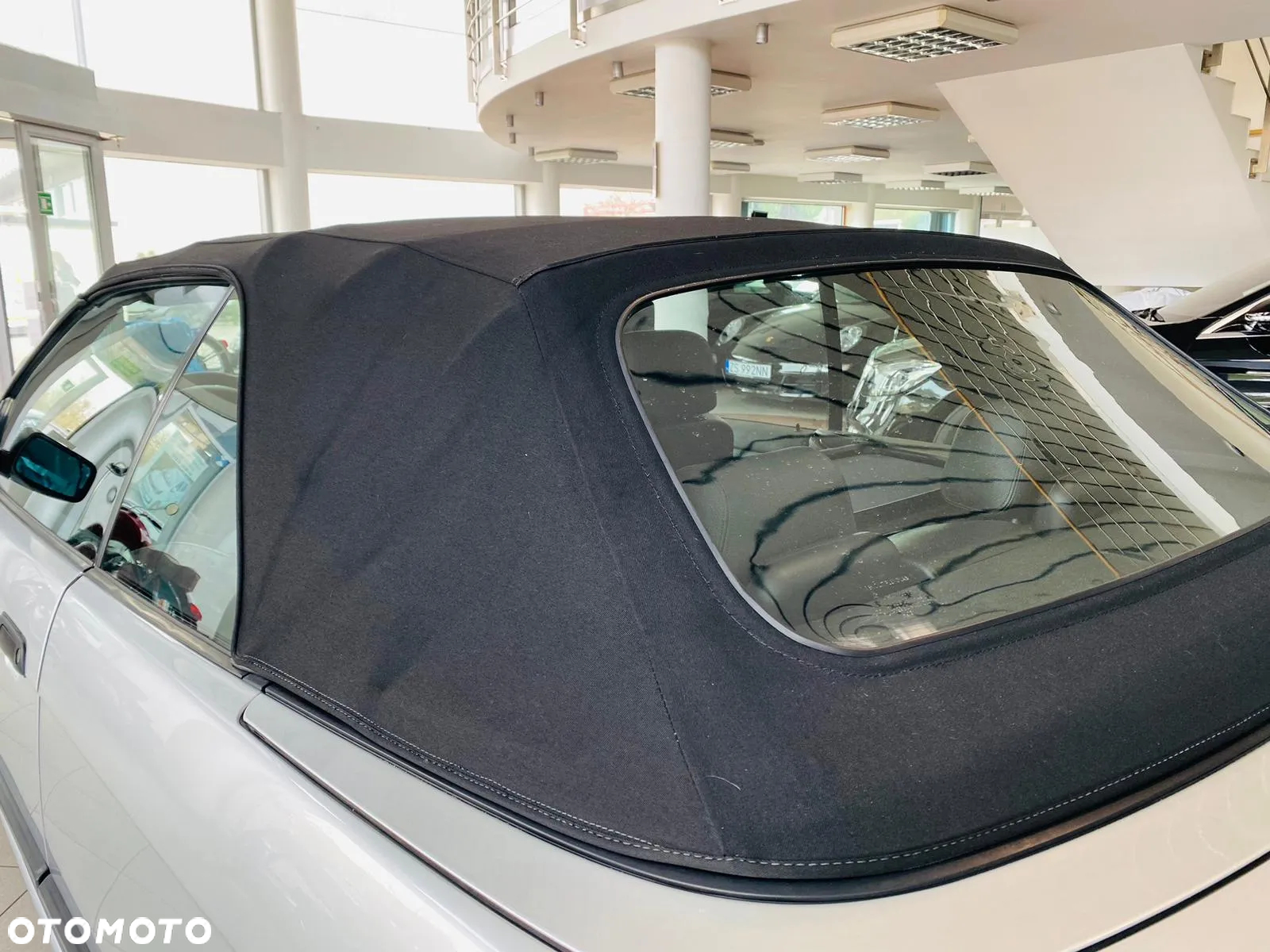 BMW Seria 3 318i Cabriolet - 18