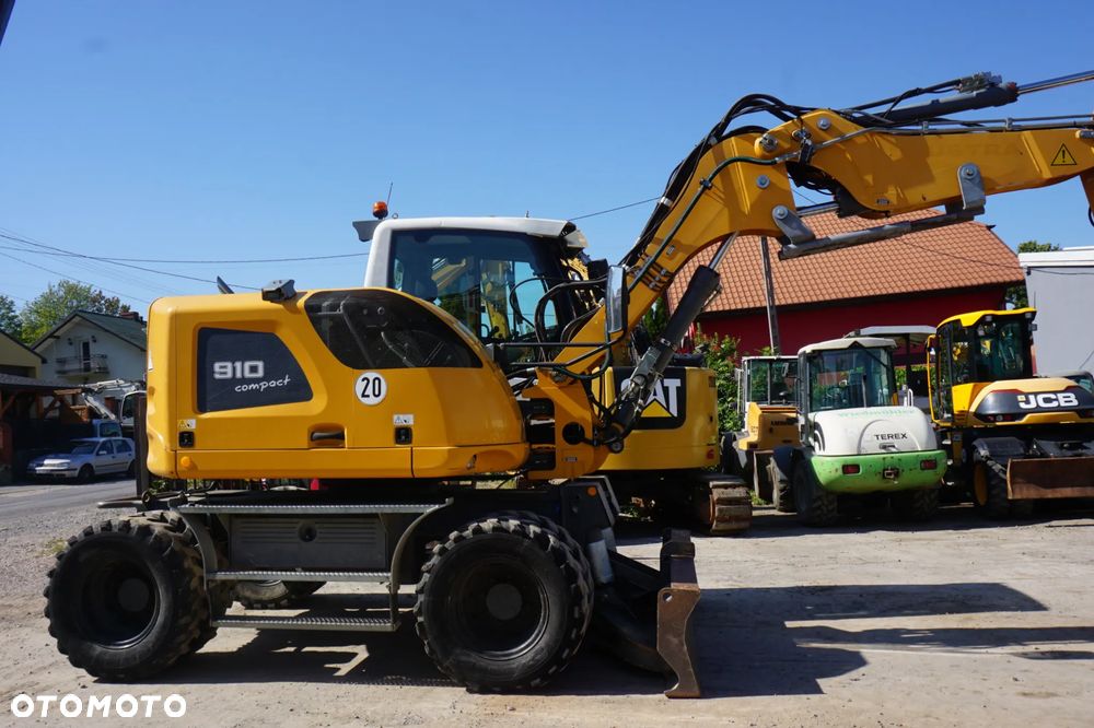 Liebherr A 910 - 3