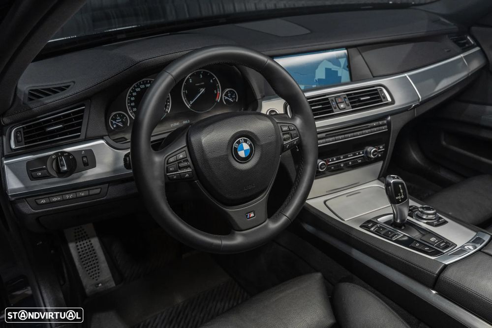 BMW 740 d Pack M - 22