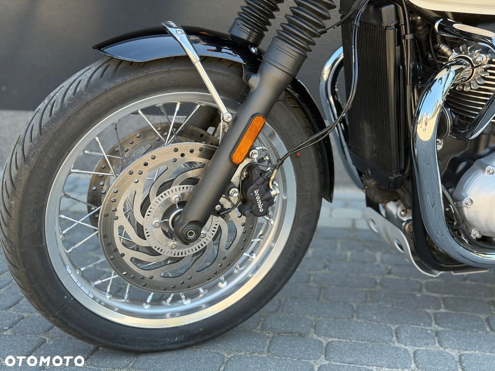 Triumph Bonneville - 20