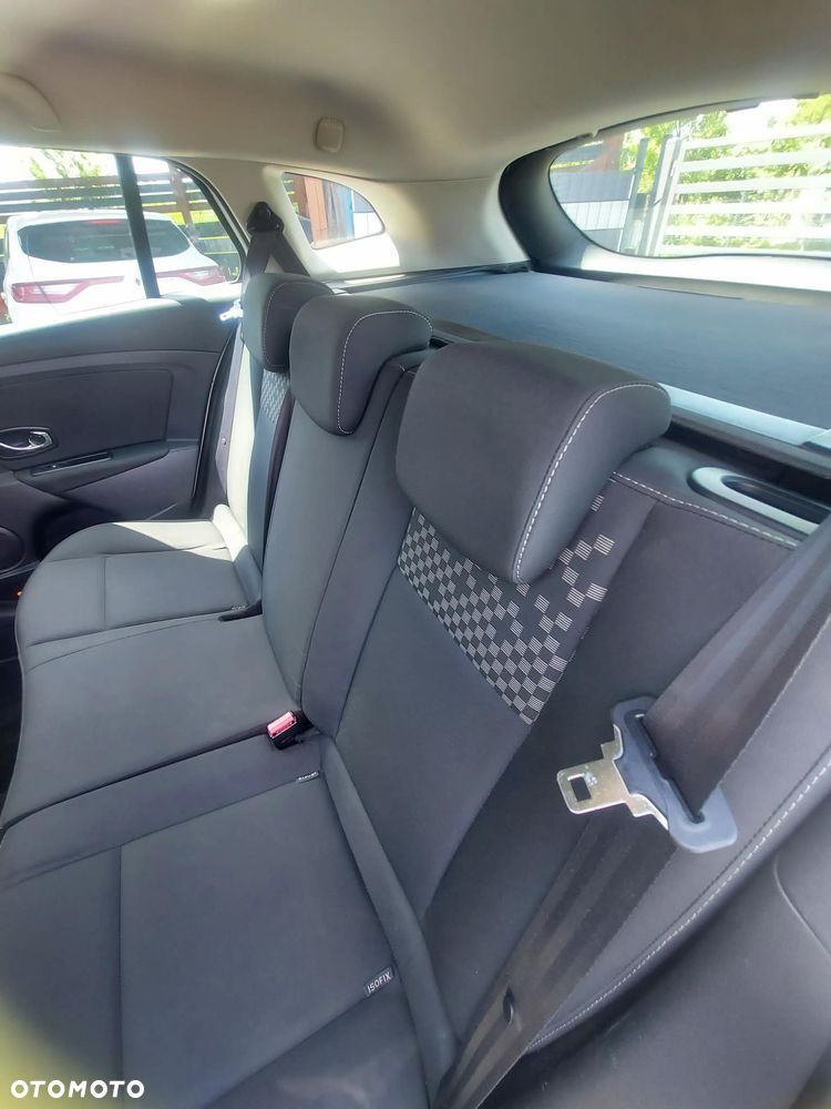 Renault Megane dCi 110 FAP Paris - 8