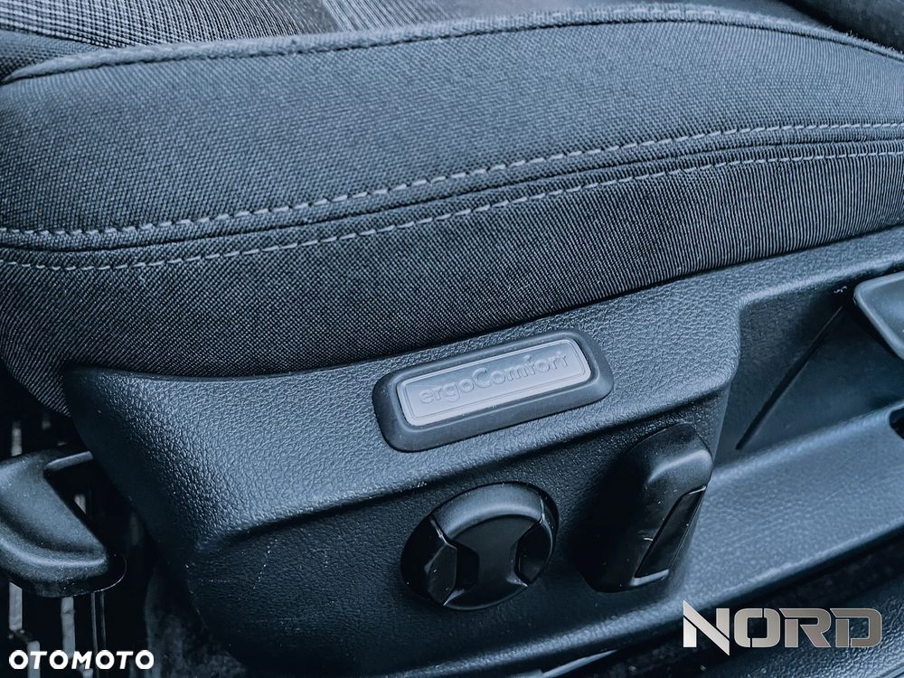 Volkswagen Passat 1.4 TSI BlueMotion Technology DSG Comfortline - 19