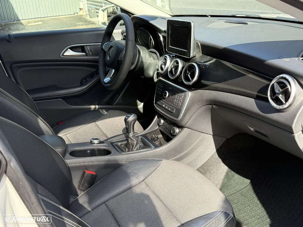 Mercedes-Benz CLA 180 - 18