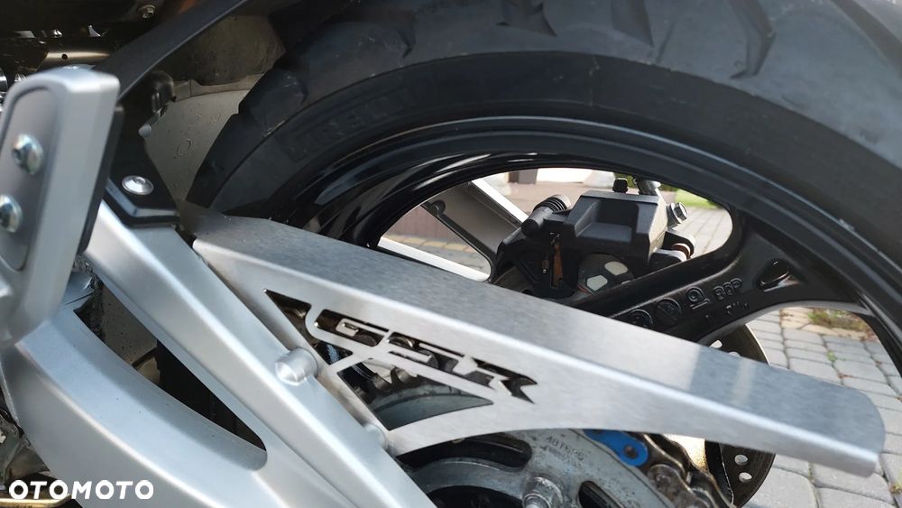 Suzuki GSR - 26