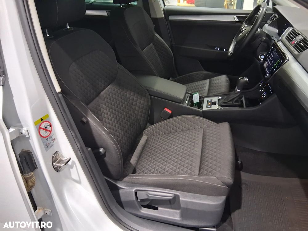 Skoda Superb 2.0 TDI DSG Ambition - 32