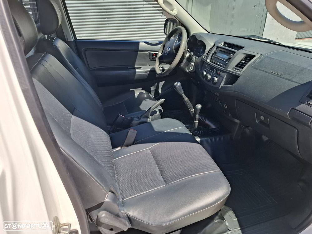 Toyota Hilux 2.5 D-4D 4WD CS CM+AC - 19